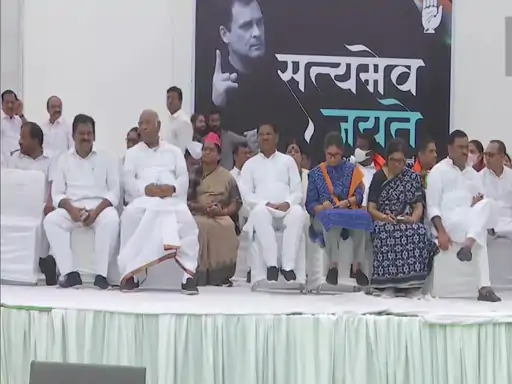 राहुल गांधी से ईडी की पूछताछ फिर शुरू,कांग्रेसी धरने पर बैठे