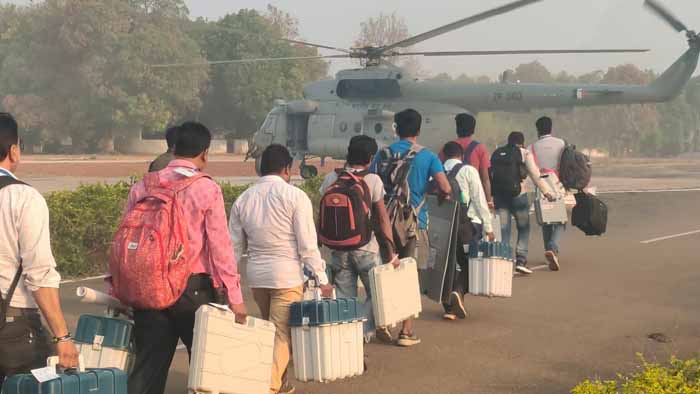 कोंटा के 26, नारायणपुर के 33 व बीजापुर के 76 मतदान केंद्र हेतु मतदान दल हेलीकॉप्टर से हुए रवाना
